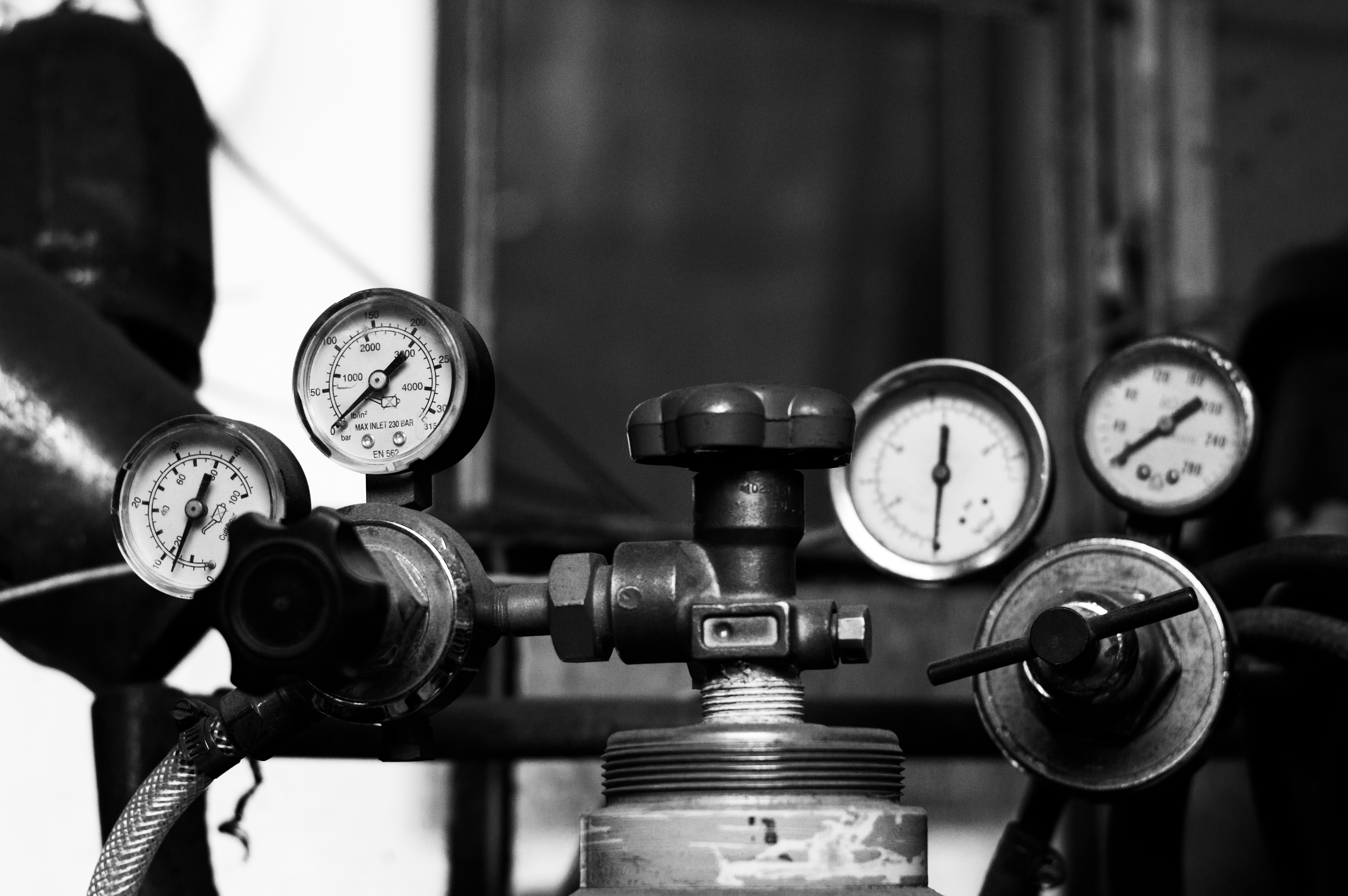 Welding Regulatory System Equipped with Pressure Gauges